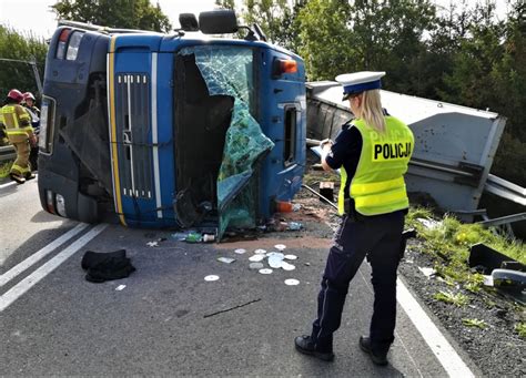 NIE ZAPANOWAŁ NAD CIĘŻARÓWKĄ NA ZAKRĘCIE WYLĄDOWAŁ W ROWIE I