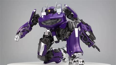 Yolopark Bumblebee Movie Shockwave PLAMO Model Kit In Hand Images