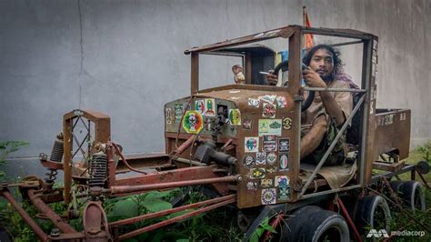 From Scooter To Hot Rod Indonesia S Vespa Modifiers Take Pride In