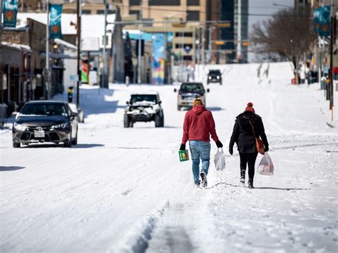 Texas Power Outage: Here’s How to Stay Safe in Freezing Temperatures | SELF