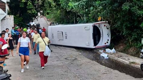 En Melgar Se Volcó Bus Escolar Dejando 16 Menores Heridos