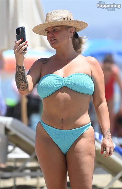 Kerry Katona Flashes Her Nude Boob On The Beach Photos Tubezzz