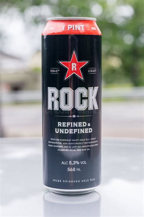 Lata De Saku Estonio Rock Con Una Cerveza Imperial Imagen De Archivo