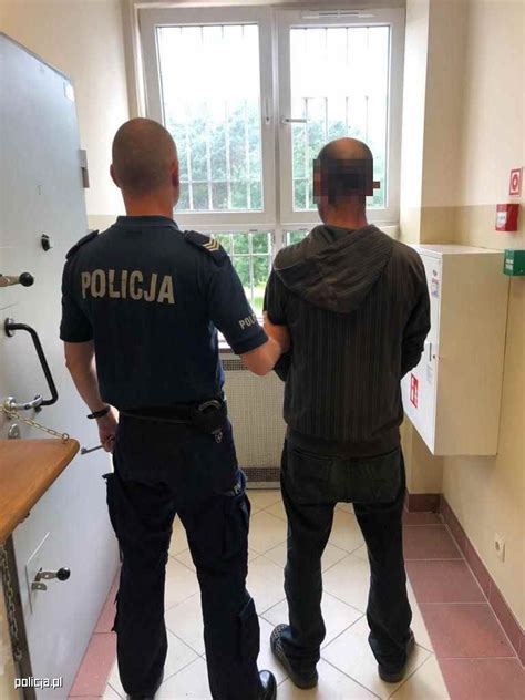 Ostro Cki Policjant W Dniu Wolnym Od S U By Po Po Cigu Zatrzyma