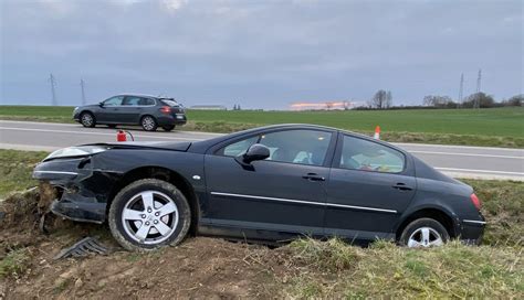 Asnières Lès Dijon Accident Sur La M974 Une Voiture Chute Dans Un