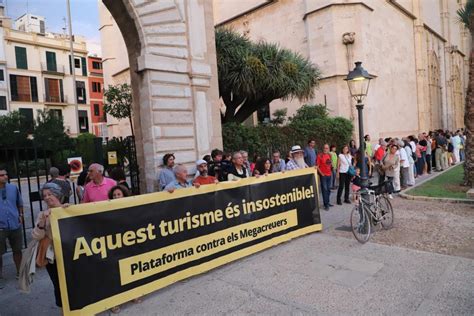 Fotogaler A La Cadena Humana Contra El Turismo Masivo En Im Genes