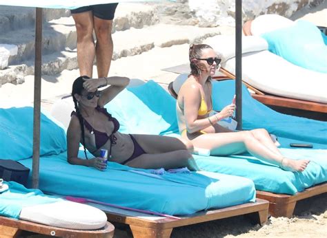 Demi Moore Sexy Sessantenne In Bikini Leopardato Infiamma Il Web