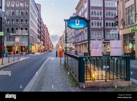 Stazione Della Metropolitana Di Stadtmitte U Bahn Immagini E Fotografie