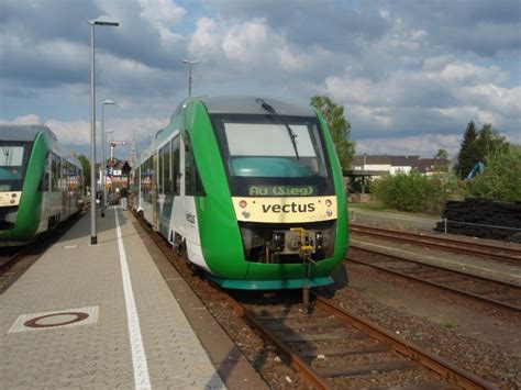 VT 258 der vectus als RB 28 Limburg (Lahn) - Au (Sieg) in Altenkirchen ...