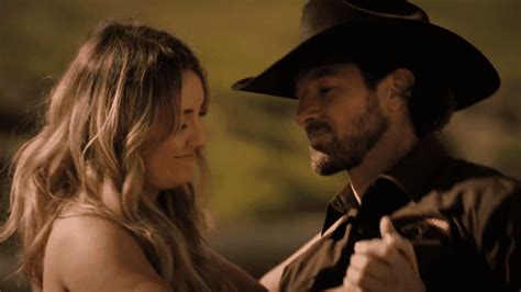 Lainey Wilsons Boyfriend: Love Life of The Yellowstone Star - OtakuKart