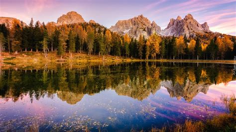 Jesienne Drzewa Nad Jeziorem Antorno Lake