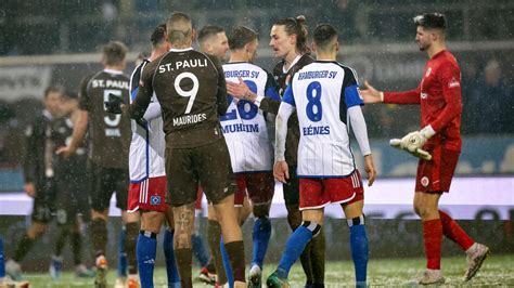 Hamburger Derby Hsv Holt Trotz Torwart Patzer Punkt Auf St Pauli Gmx