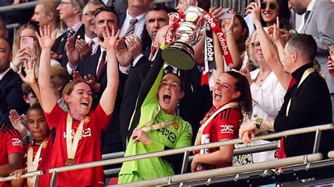 Women's FA Cup final: Manchester United beat Tottenham 4-0 | UK News ...