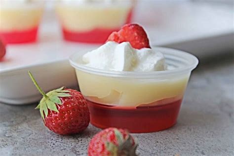 Easy Strawberry Cheesecake Pudding Shots