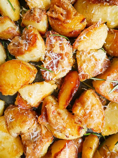 Garlic Confit Crispy Roasted Potatoes Daen S Kitchen