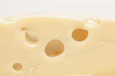 Trozo De Queso Con Agujeros Grandes Aislados En Fondo Blanco Imagen De