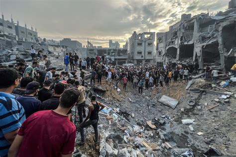 Israeli Strikes Decimate Gazas Crowded Jabaliya Refugee Camp Los