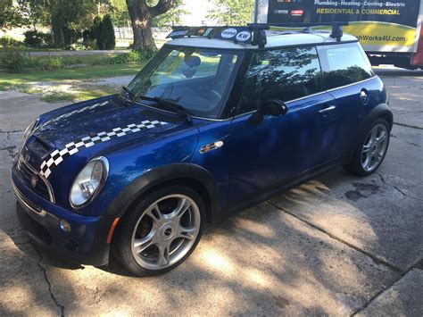 Finally got my JCW wheels mounted to my R53! : r/MINI