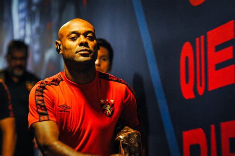 Vagner Love deve desfalcar Sport contra o São Paulo pela Copa do