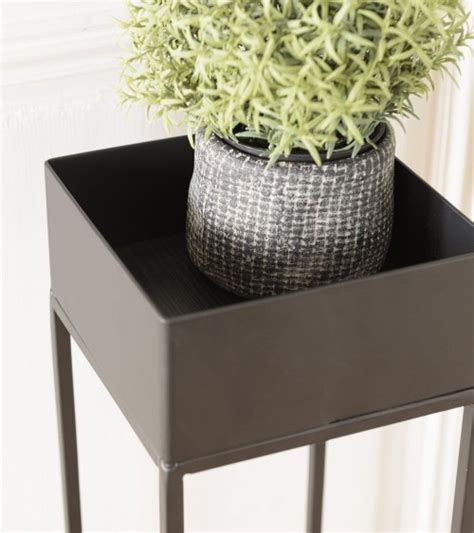 Pedestal Negro Cuadrado Con Patas De Metal De 60 X 18 Cm