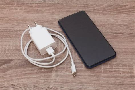 Почему нельзя оставлять зарядное в розетке без телефона: украинцы ...