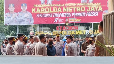 Kapolda Metro Jaya Berikan Piagam Penghargaan Para Pemenang Tim Patroli