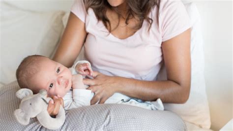 Best Breastfeeding Pillows Top 10 Options For New Moms Healthshots