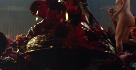 Calígula nude pics page 1