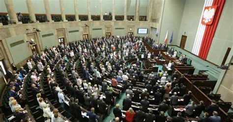 Sejm przyjął sprawozdanie z wykonania budżetu za 2012 r Biznes w