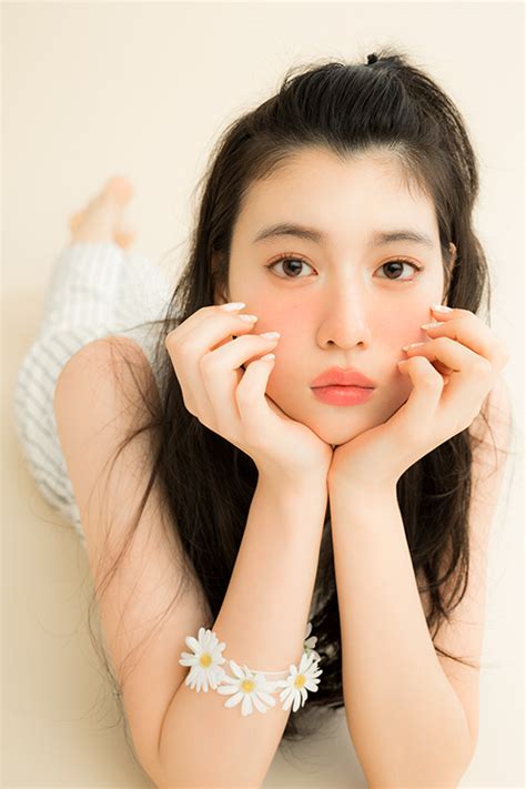 Nhan sắc của hot girl Nhật Bản gây sốt Xinh như búp bê nhưng lại nghiện cởi
