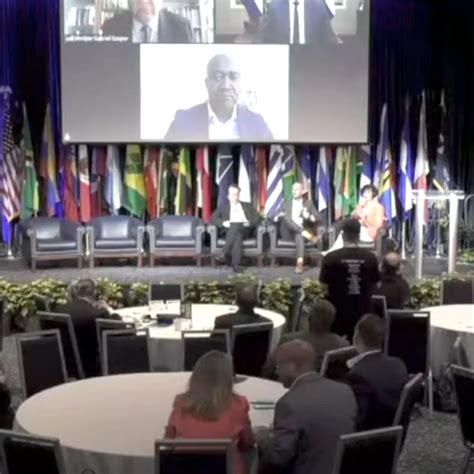 Jorge Luis Martínez el mexicano que ondeó la bandera LGBT en los Juegos Panamericanos Soy gay