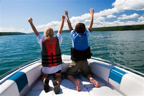 10 Essential Boating Safety Tips Party Barn Boat And Rv Storage