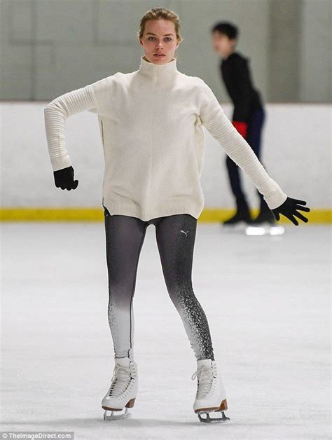 Margot Robbie Hits The Ice Skating Rink As She Prepares To Play Tonya Harding Daily Mail