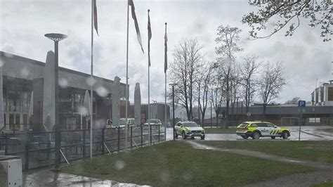 Væpnet politi aksjonerte ved skole NRK Vestfold og Telemark Lokale