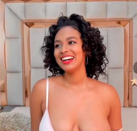 Brunette Showing Off Ass ThisVid