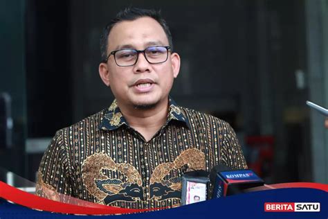 Kpk Geledah Kediaman Tersangka Korupsi Tukin Kementerian Esdm Di Depok