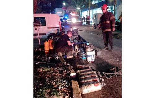 Incendio En Acrimev Tres Horas De Lucha Contra El Fuego Y Dos Personas