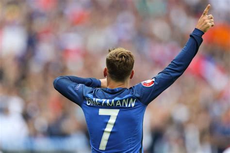 Euro Pourquoi Antoine Griezmann Joue Avec Des Manches Longues