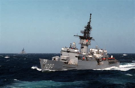 Knox Class Frigate Uss Paul Ff 1080 Underway In Rough Seas 26 Feb 1988 2856×1865 Warshipporn