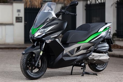 Kawasaki J300 Action & Details