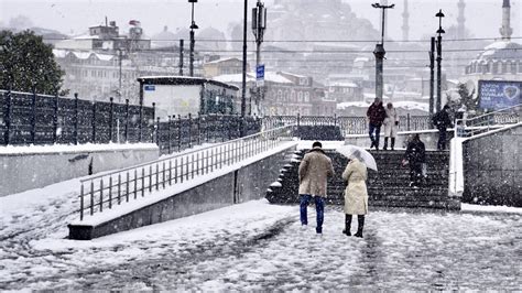 İstanbul a kar yağışı tahmini değişti Meteoroloji den 16 il için uyarı