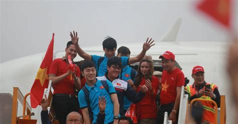 Phạt Vietjet triệu đồng vụ diễn bikini trên chuyến bay đón U Việt Nam