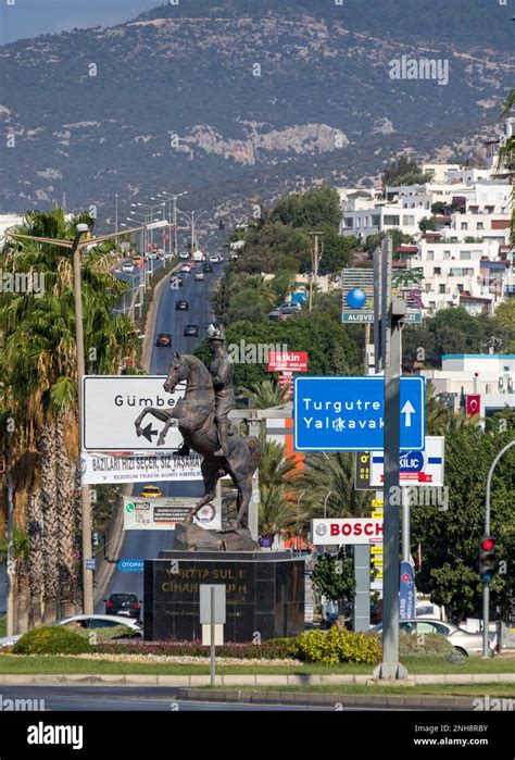 roundabout with Ataturk statue on Kibris Sehitleri CD (Bodrum ...