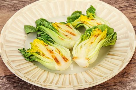 Ensalada De Bok Choy A La Parrilla Imagen De Archivo Imagen De