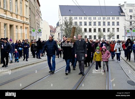 Am Karfreitag Fand In G Rlitz Der Traditionelle Kreuzweg Statt Der Weg