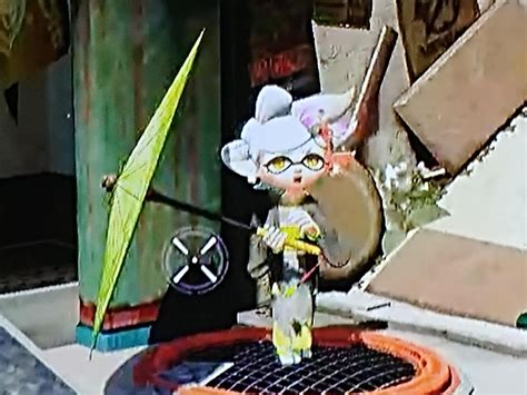 Marie's surprised face FRAMES before she pulls her brella above her : r