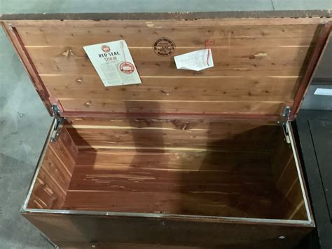 The Honderich Furniture Made In Canada Red Seal Cedar Chest 415 X 19