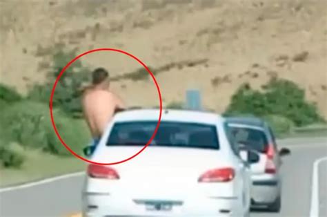 Video Escracharon A Un Hombre Sacando El Torso Por La Ventanilla De Un