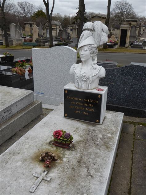 ملف Tombe de Cécile Sorel cimetière du Montparnasse avec buste le 15