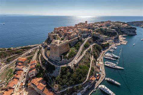 Bonifacio scoprire la magia della città delle scogliere in Corsica